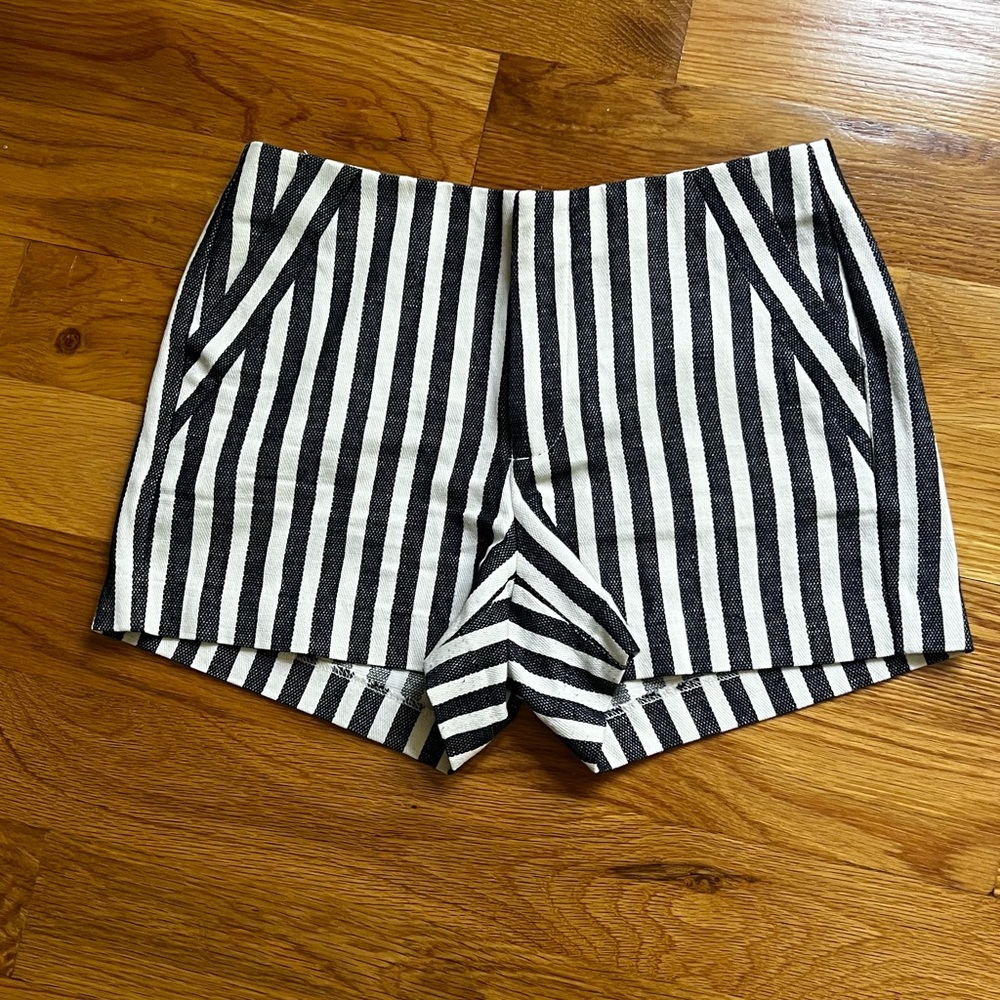 Super cute high waisted shorts